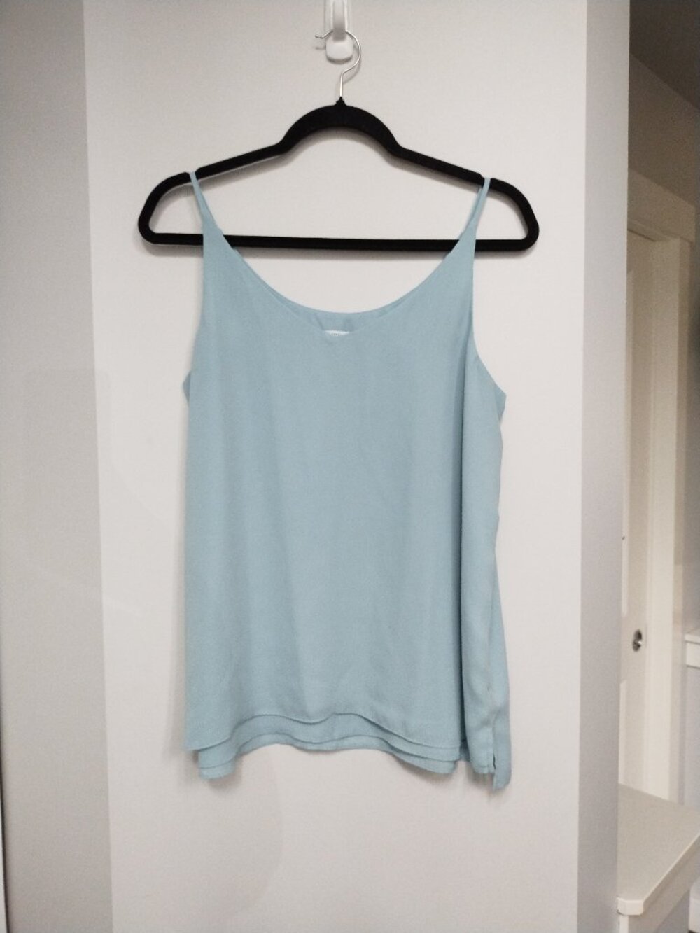 Reitmans v neck lined tank
